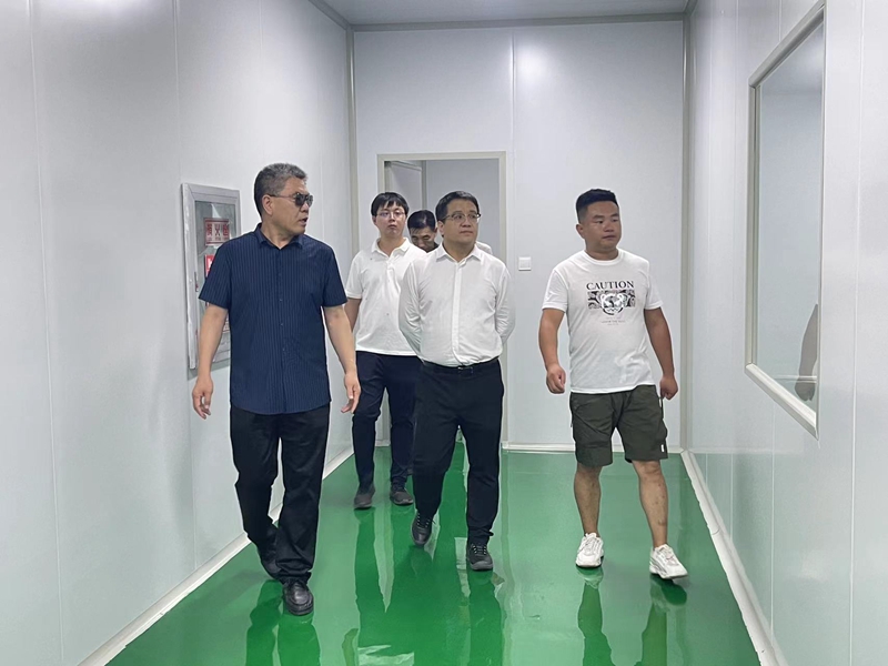 石嘴山市惠農(nóng)區(qū)委副書(shū)記、區(qū)長(zhǎng)馬仲武 蒞臨寧夏興康恒潤(rùn)農(nóng)業(yè)科技發(fā)展有限公司指導(dǎo)工作