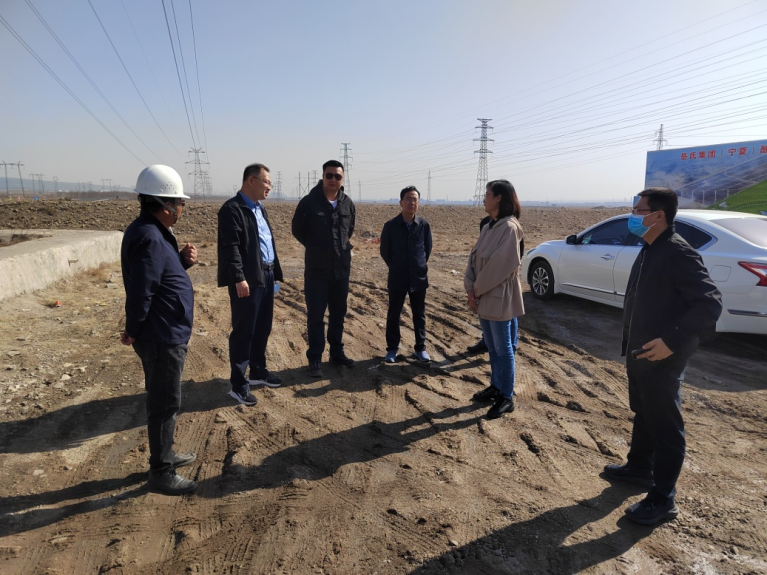 石嘴山市科技局黨組書記、局長周福禎，惠農(nóng)區(qū)委常委、組織部部長杜春紅到興康恒潤調研