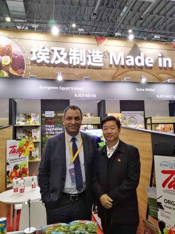 岳平安董事長考察進博會食品及農產品展區(qū)